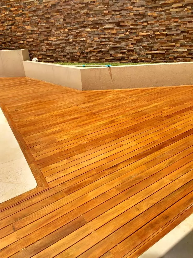 Manutenção de Deck de Madeira em Assoalho Ipê